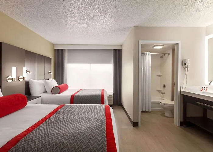 Ramada By Wyndham Suites Orlando Airport